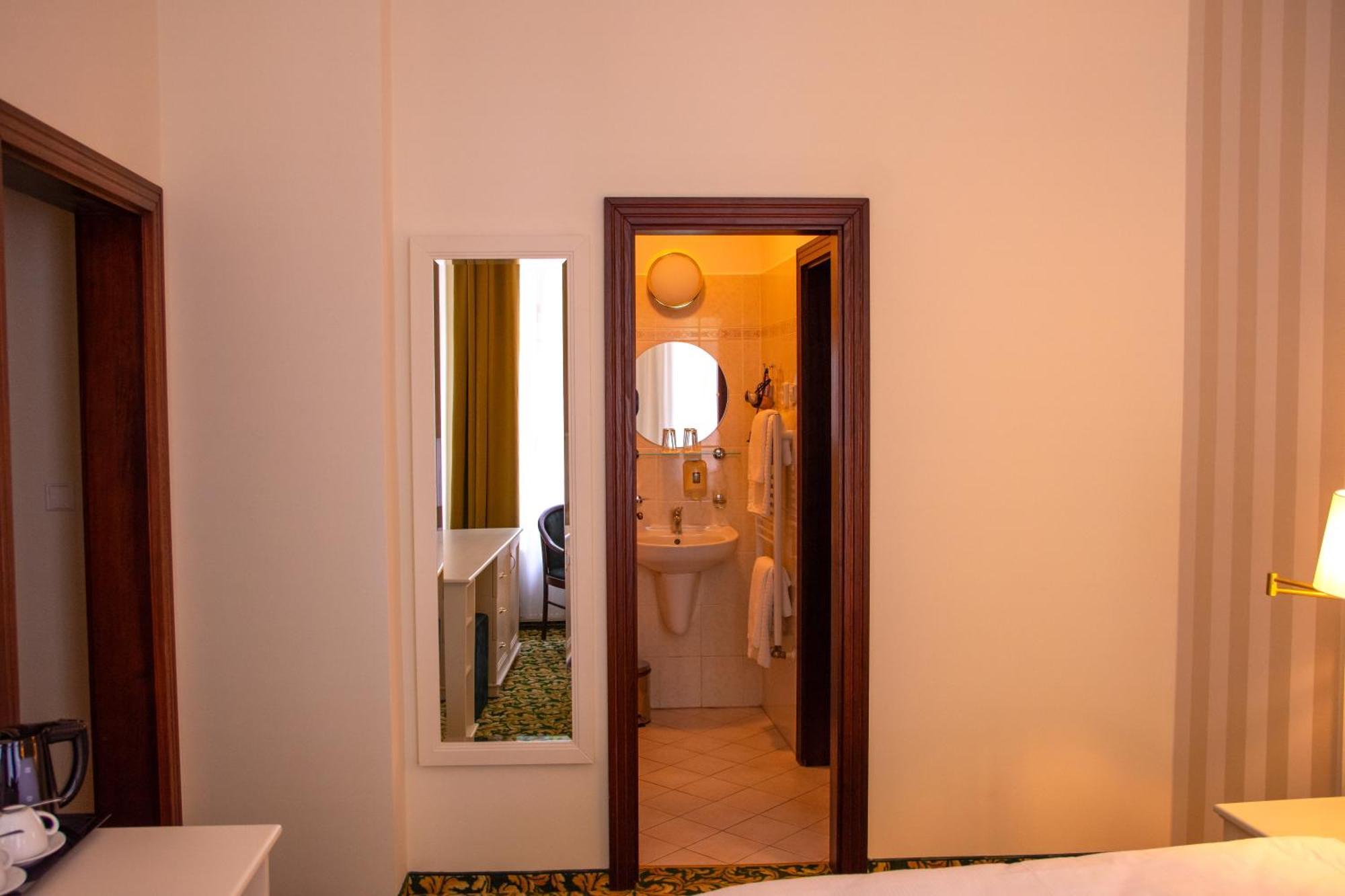 Ea Hotel Elefant Karlovy Vary Extérieur photo