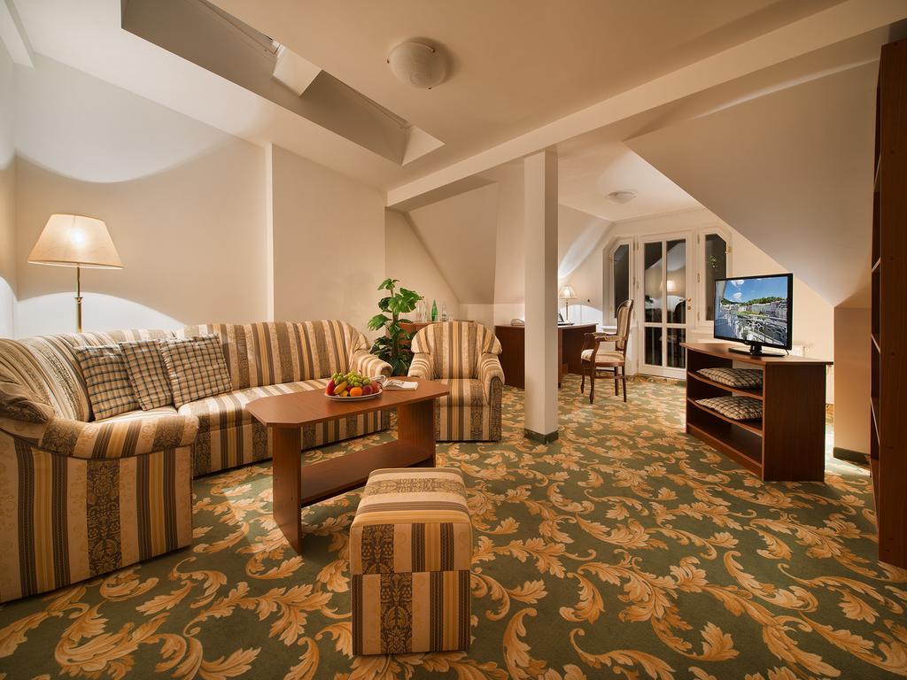 Ea Hotel Elefant Karlovy Vary Extérieur photo