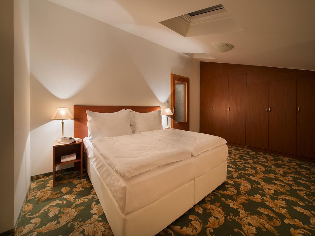 Ea Hotel Elefant Karlovy Vary Extérieur photo